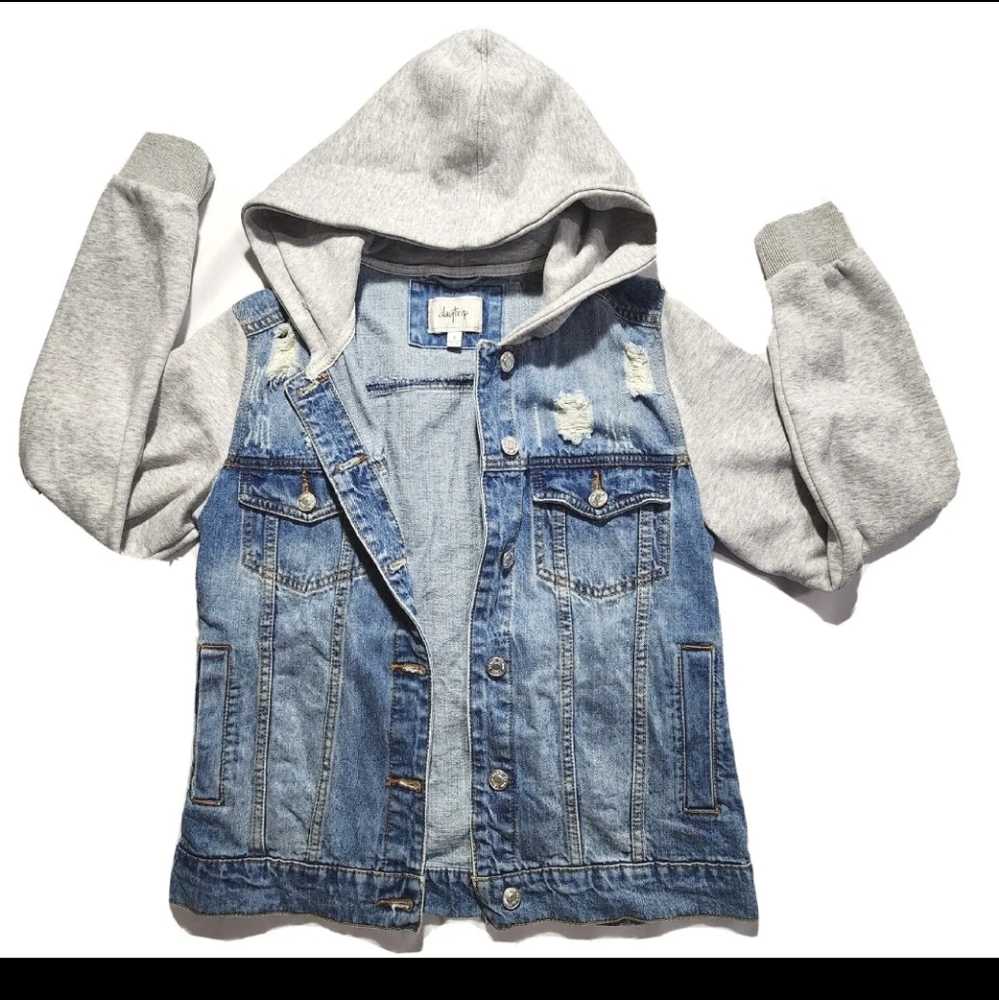 Daytrip Blue Jean & Fleece Distressed Denim Jacket Women's Small EUC